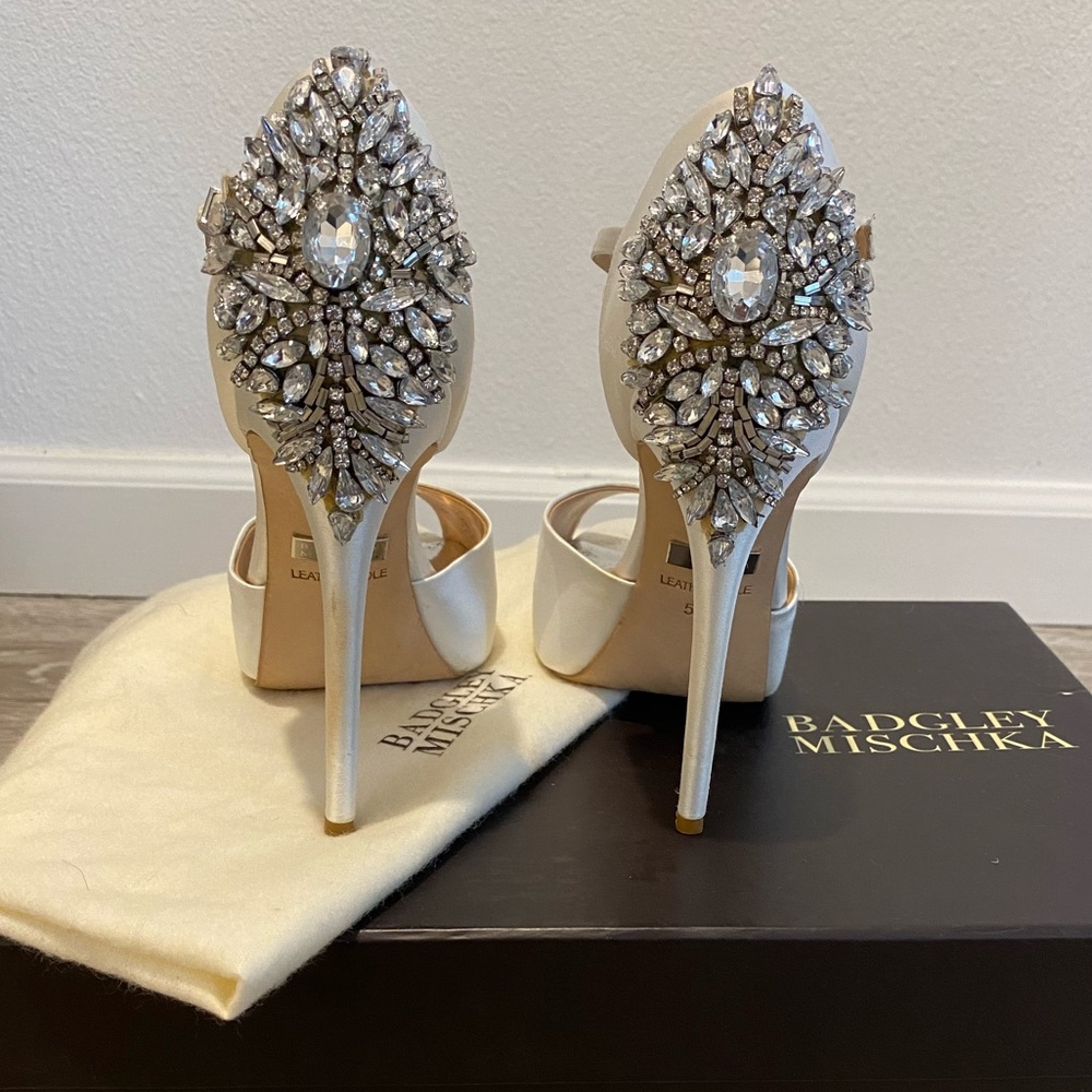 Badgley Mischka - Kindra White Satin Sandal